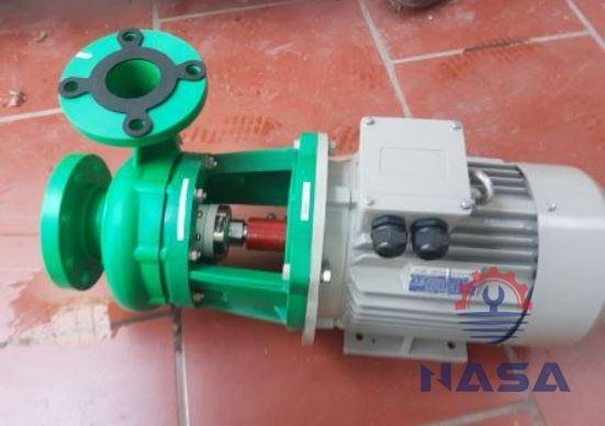 Bơm hóa chất đầu nhựa1